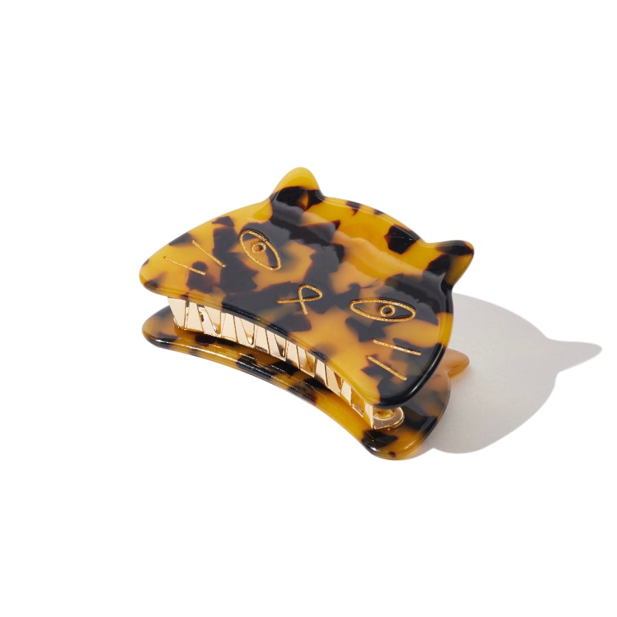 Alorar Meow Cat Hair Claw in Carrot Cake design, featuring a cute carrot cake shape and sturdy claw clamp for hair.