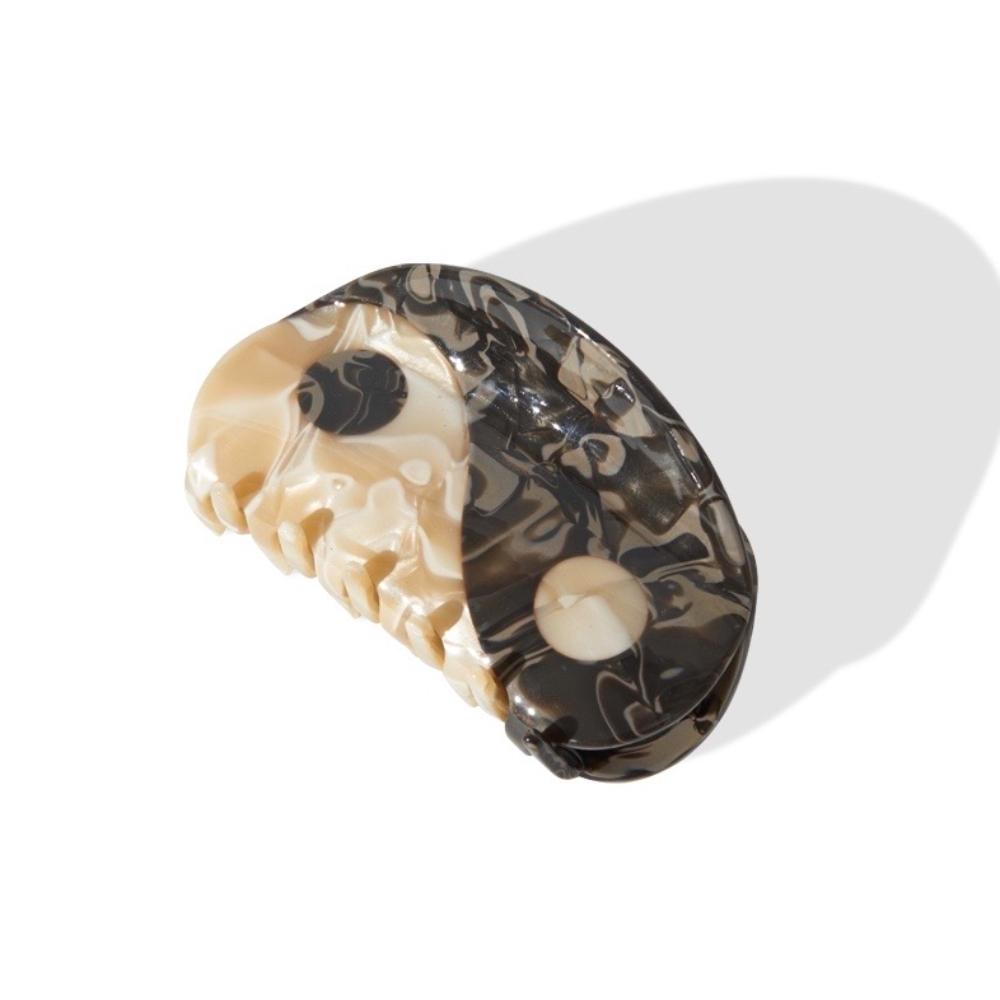 Alorar balanced hair claw clamp in a stylish design, perfect for securing hair in an elegant updo or casual style.