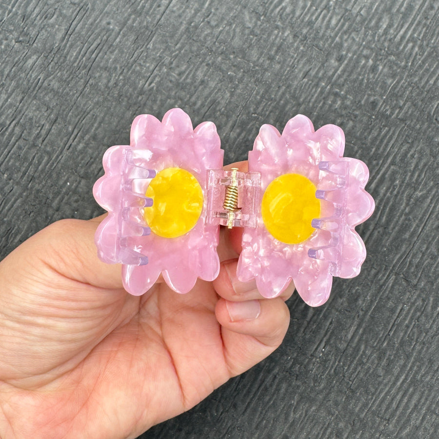 Alorar soft daisy hair claw clamp in pastel colors, featuring a floral design perfect for securing hairstyles.